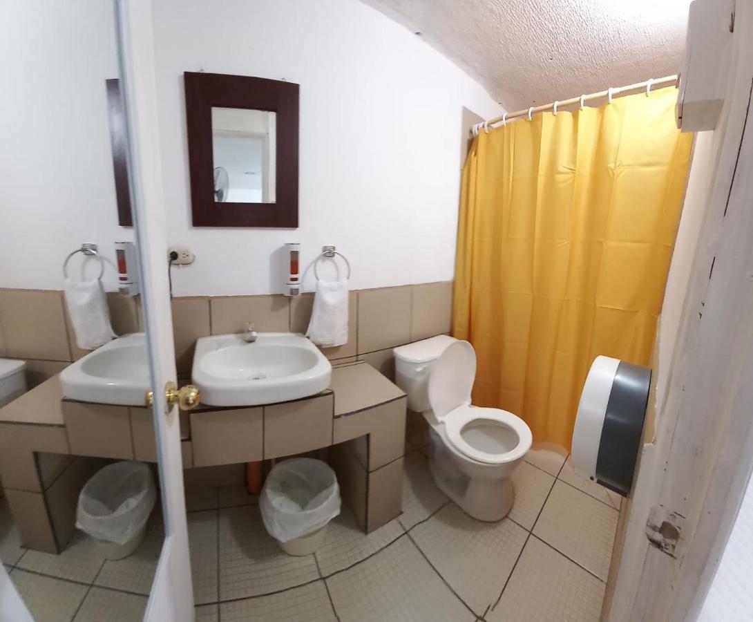 Global Airport Inn Free Shuttle Guatemala City Екстер'єр фото