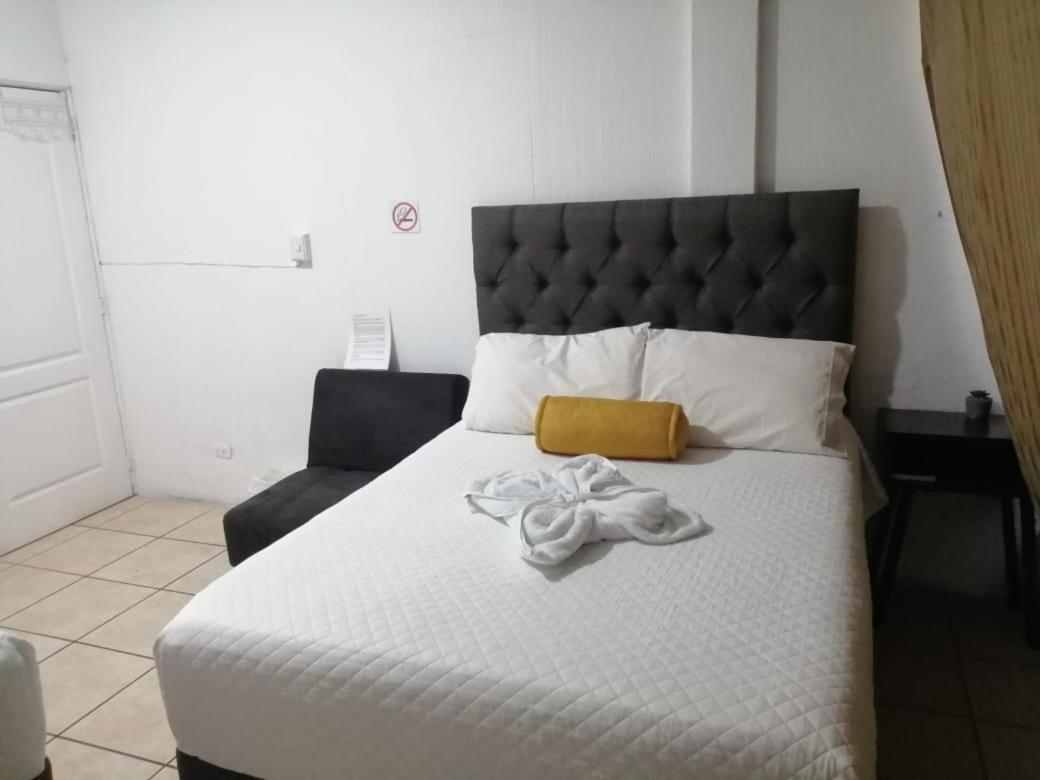Global Airport Inn Free Shuttle Guatemala City Екстер'єр фото