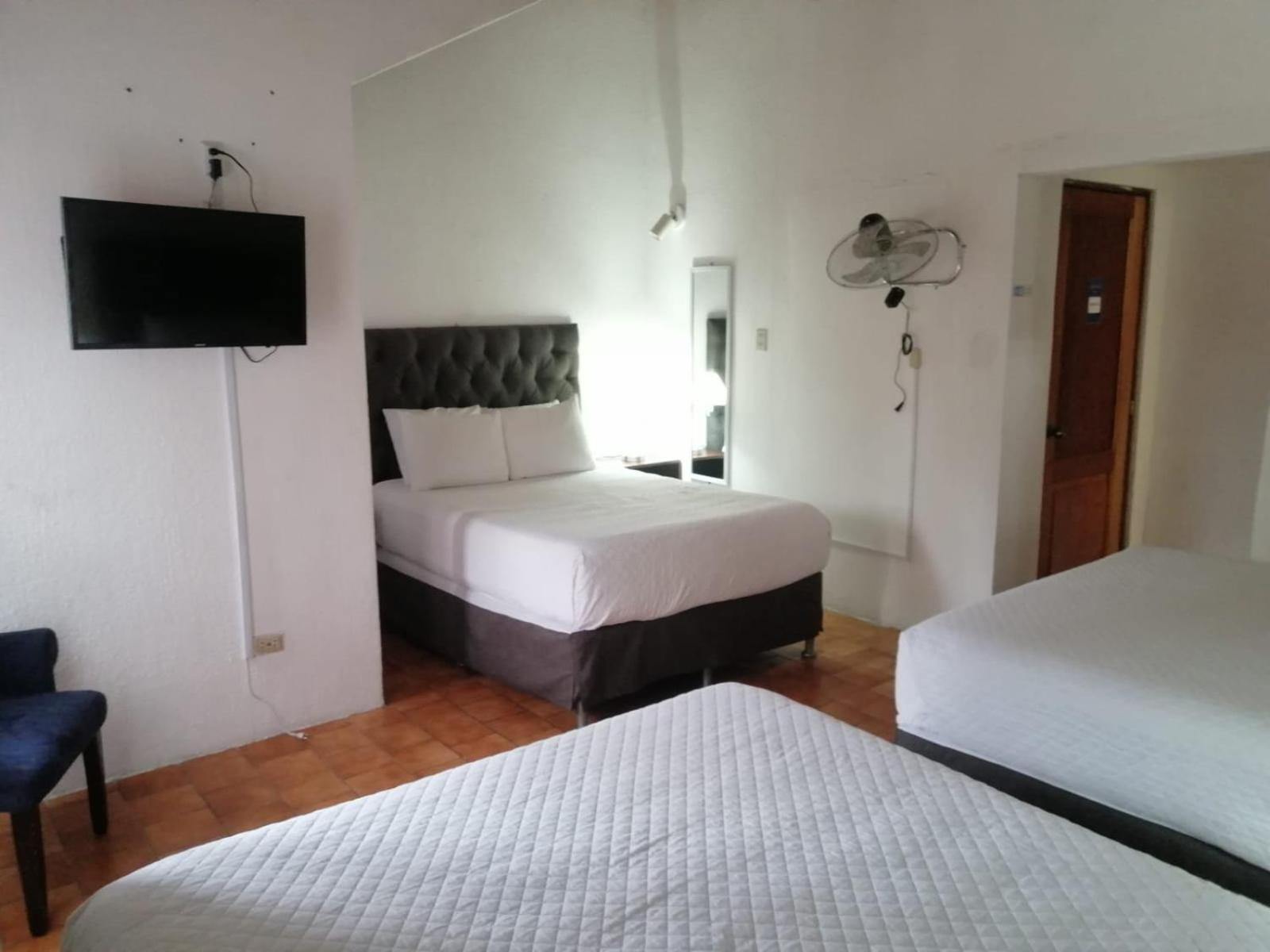 Global Airport Inn Free Shuttle Guatemala City Екстер'єр фото