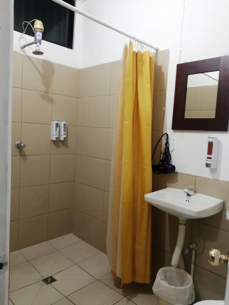 Global Airport Inn Free Shuttle Guatemala City Номер фото